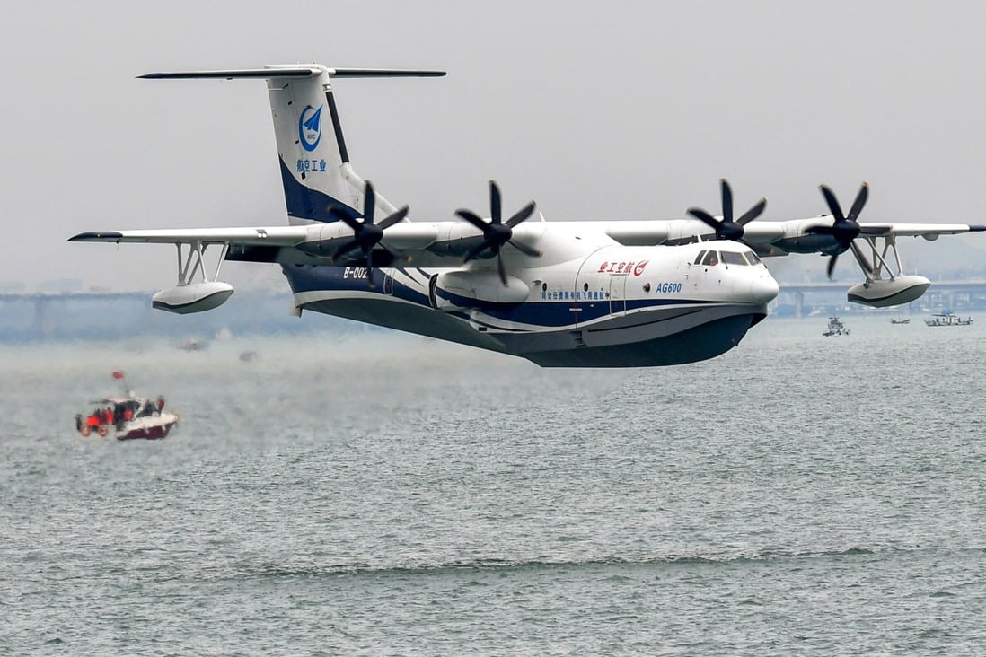 An AG600 Kunlong amphibious aircraft flies over the sea off Qingdao, in Shandong province, on Sunday. The aircraft took off from the sea off Qingdao at 10.18am and completed the test flight after flying for about 31 minutes, the Aviation Industry Corporation of China said. Photo: Xinhua