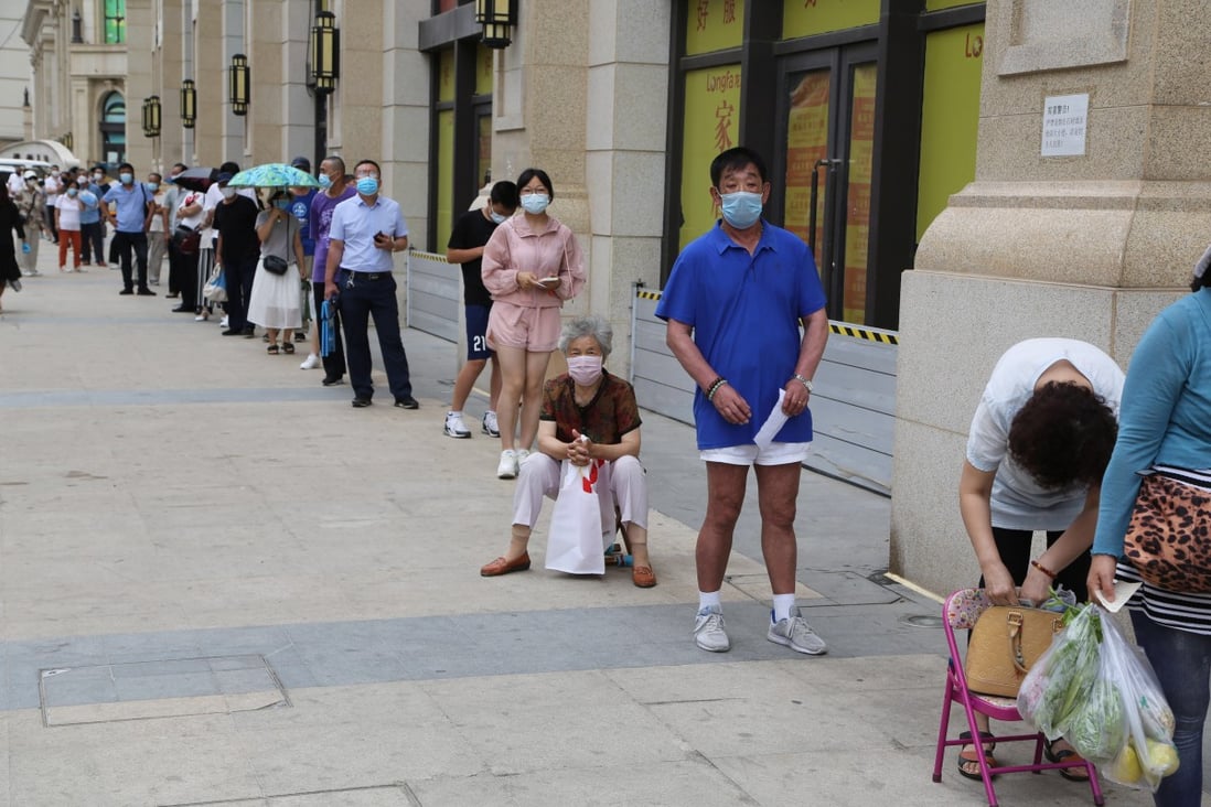 People queue to give samples in Dalian, which is testing its entire six million population for Covid-19. Photo: EPA-EFE