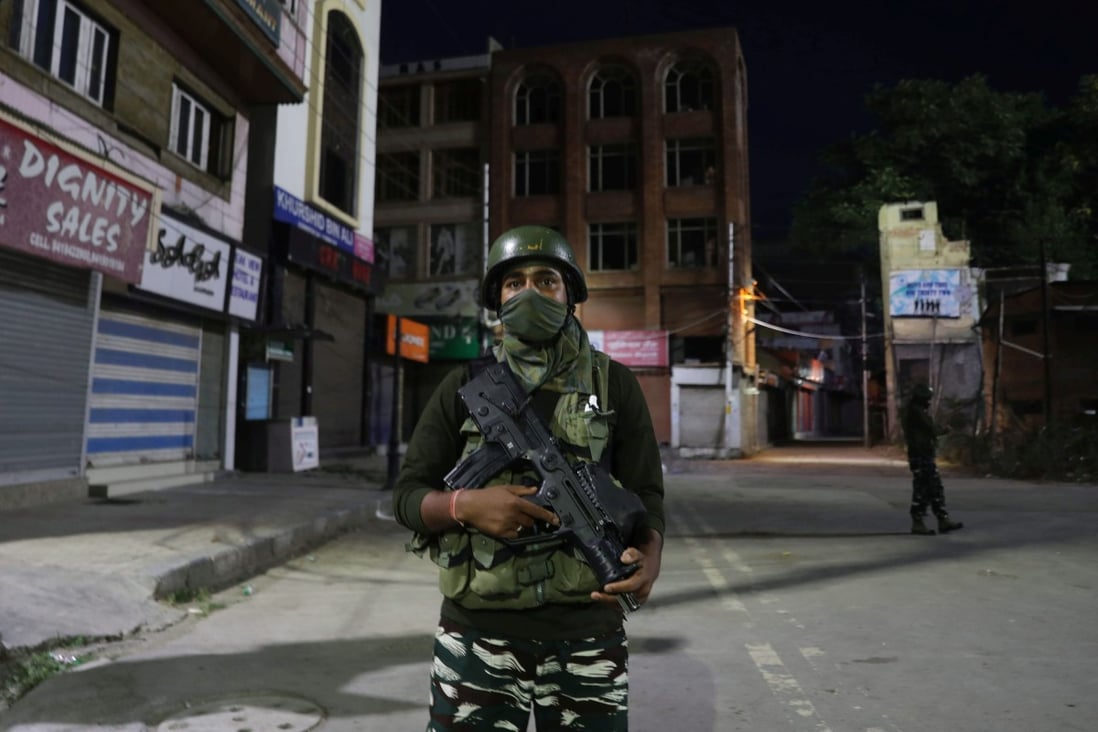 An Indian paramilitary soldier guards near a closed market during lockdown in Srinagar, Kashmir on Monday. Photo: EPA-EFE