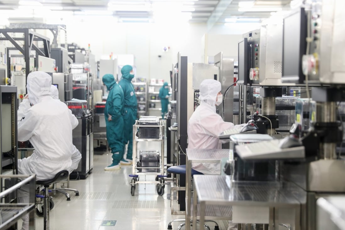 Workers in the clean room of a semiconductor wafer fab in Shanghai, February 10, 2020. Photo: Xinhua