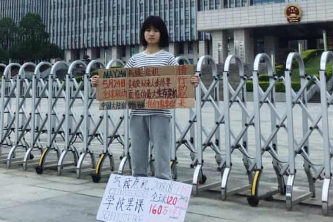 Howey Ou skipped classes for a week to protest about climate change in front of the local government office in Guilin last year. Photo: Twitter/Howey Ou