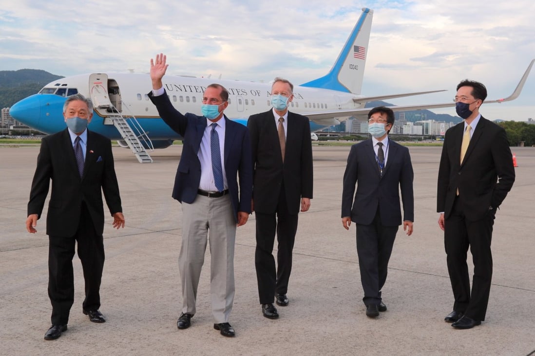 US Health Secretary Alex Azar waves on arrival in Taiwan. Photo: EPA-EFE