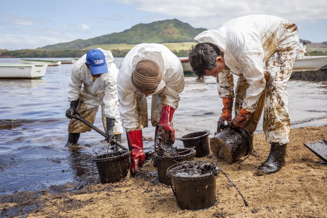 Volunteers clean up oil from the MV Wakashio washing up on a beach in Mauritius. Photo: EPA