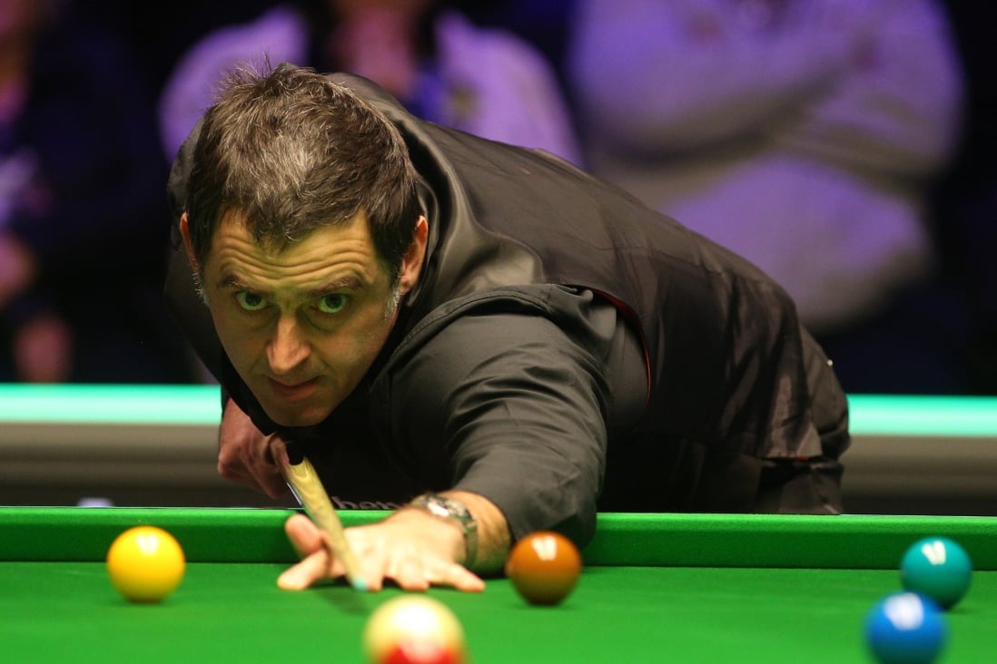 Ronnie O’Sullivan holds a 5-3 lead in his semi-final match against Mark Selby at the World Snooker Championship. Photo: DPA