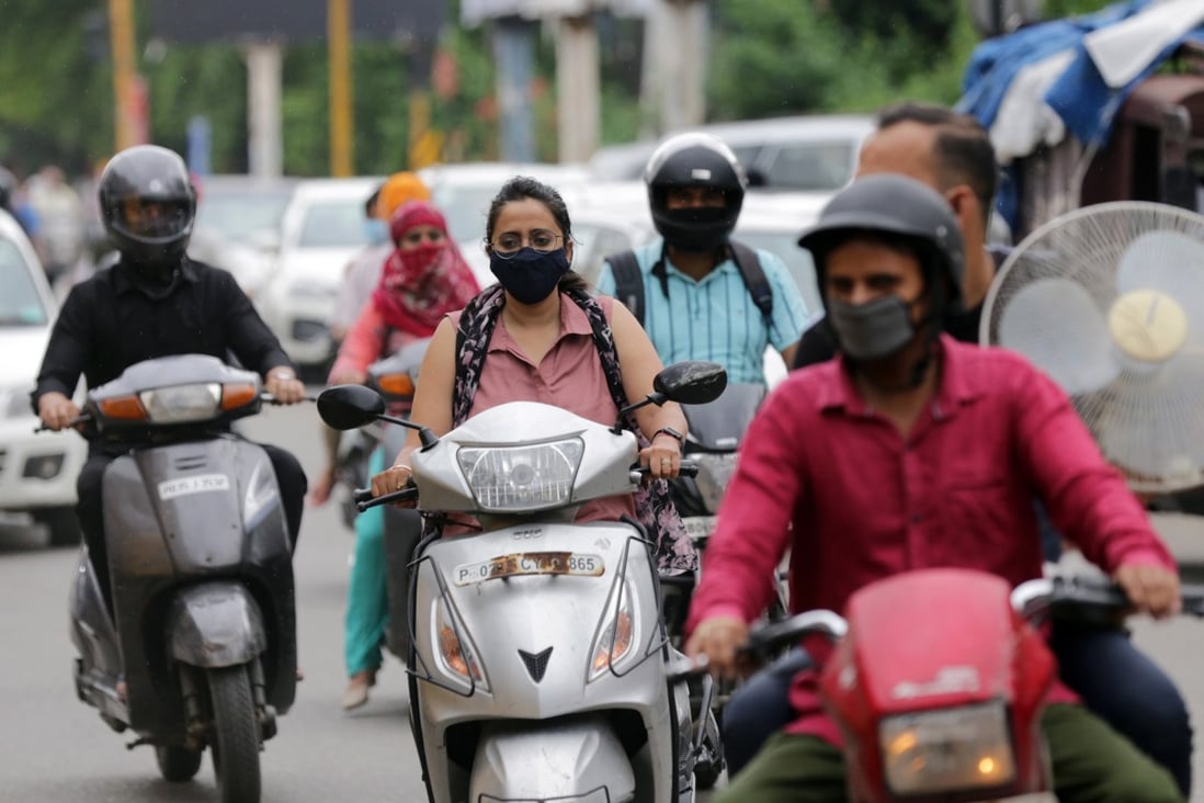 Commuters seen with face masks in Amritsar, India. Photo: EPA-EFE