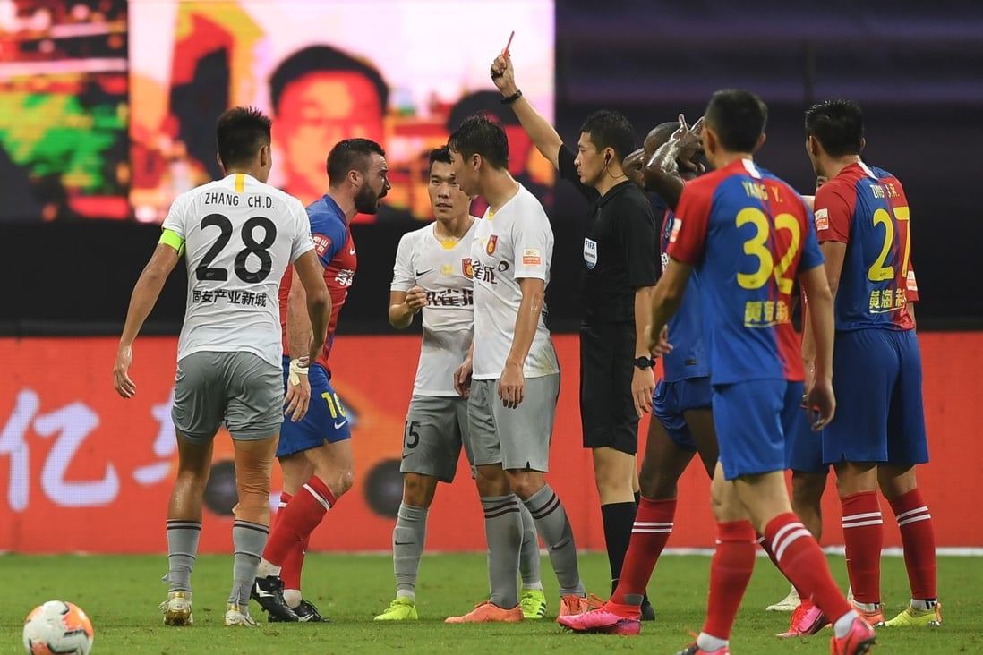 Romain Alessandrini (second left), of Qingdao Huanghai, is sent off by referee Zhang Lei during their Chinese Super League clash against Qingdao Huanghai. Photo: Xinhua