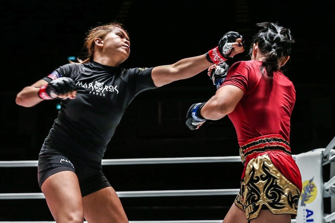 Denice Zamboanga punches Watsapinya Kaewkhong. Photo: ONE Championship