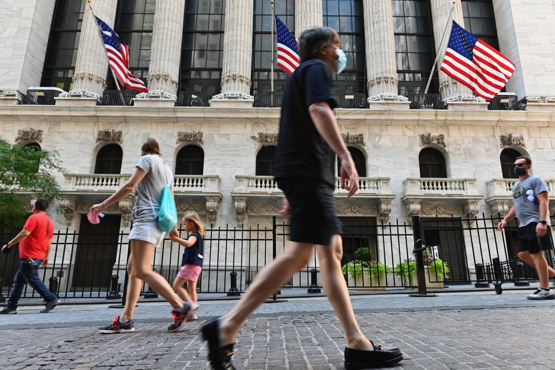 People pass by the New York Stock Exchange on Wall Street in New York City on August 3. Wall Street flexed its muscles on August 28, with the Dow erasing its losses for the year and the S&P and Nasdaq again hitting records as investors shrugged off the ongoing coronavirus crisis. Photo: AFP