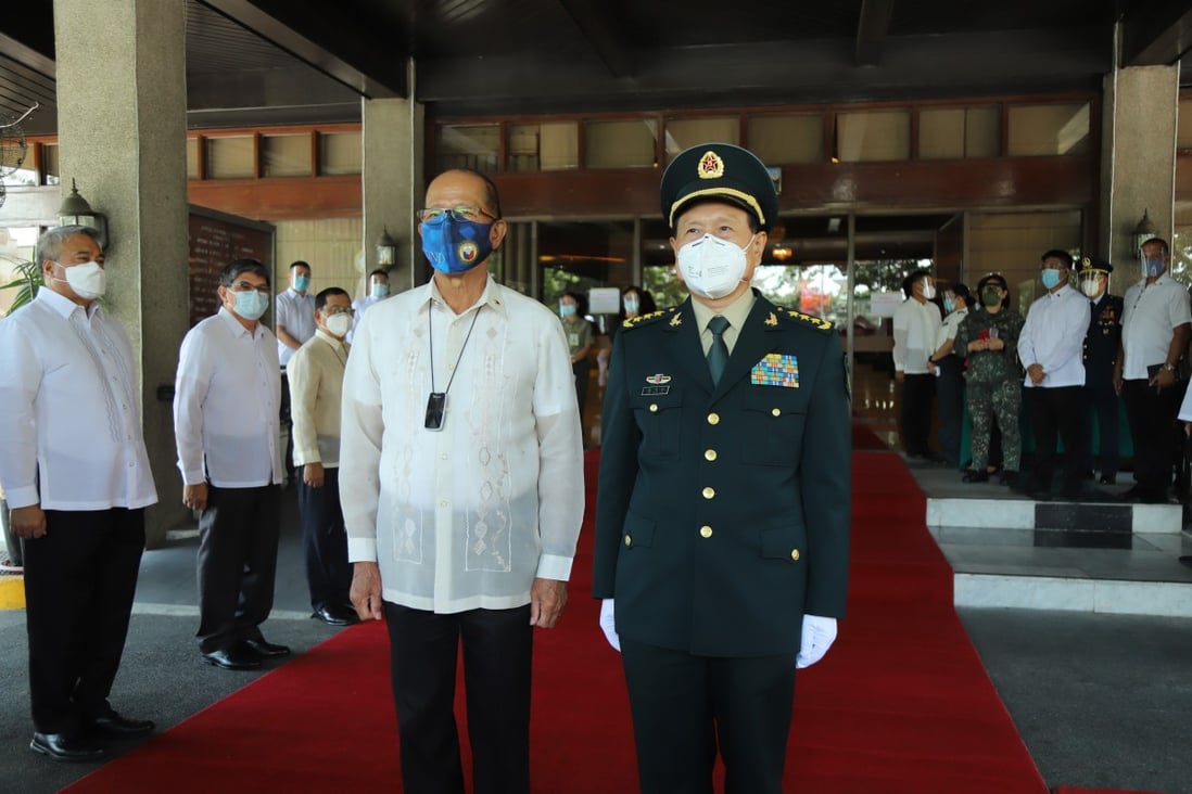 Philippine defence secretary Delfin Lorenzana (left) and his Chinese counterpart General Wei Fenghe at the Department of National Defence in Quezon City on September 11. Photo: AP