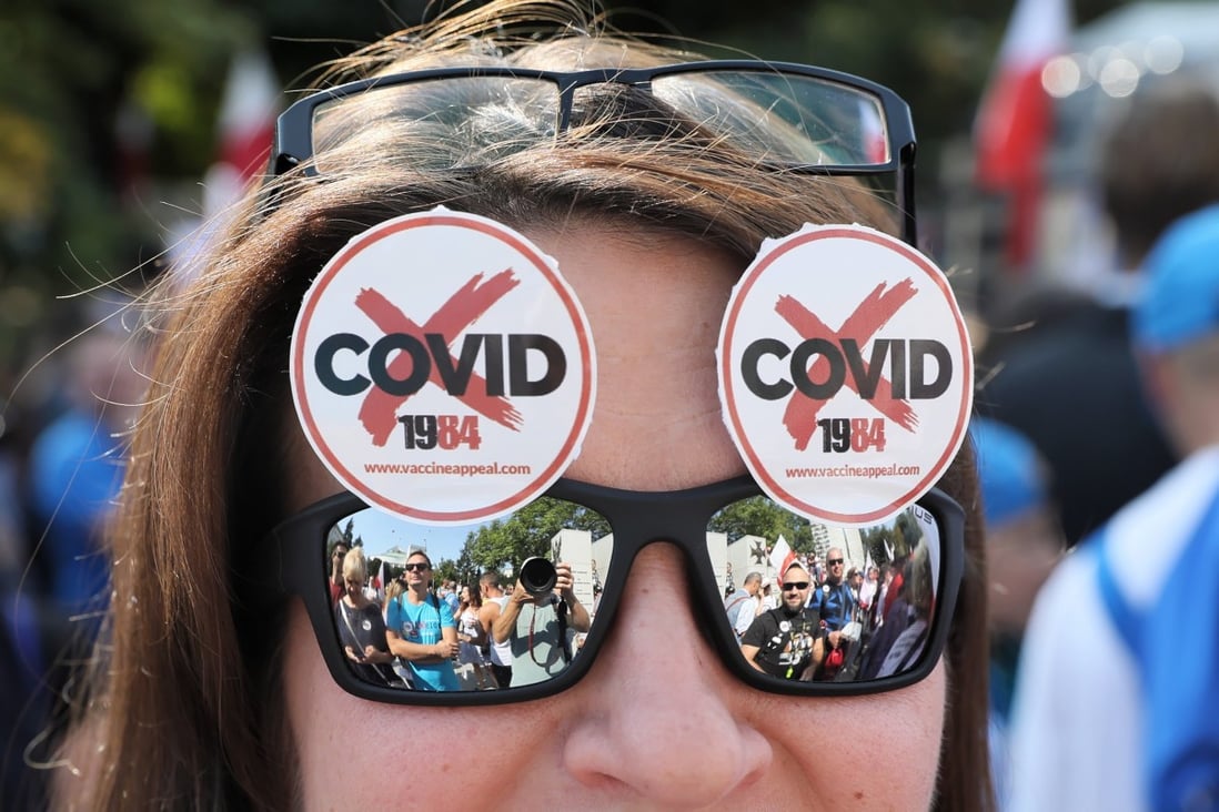 Hundreds of people protested in the Polish capital Warsaw on Saturday against measures imposed to prevent the spread of the coronavirus. Photo: EPA