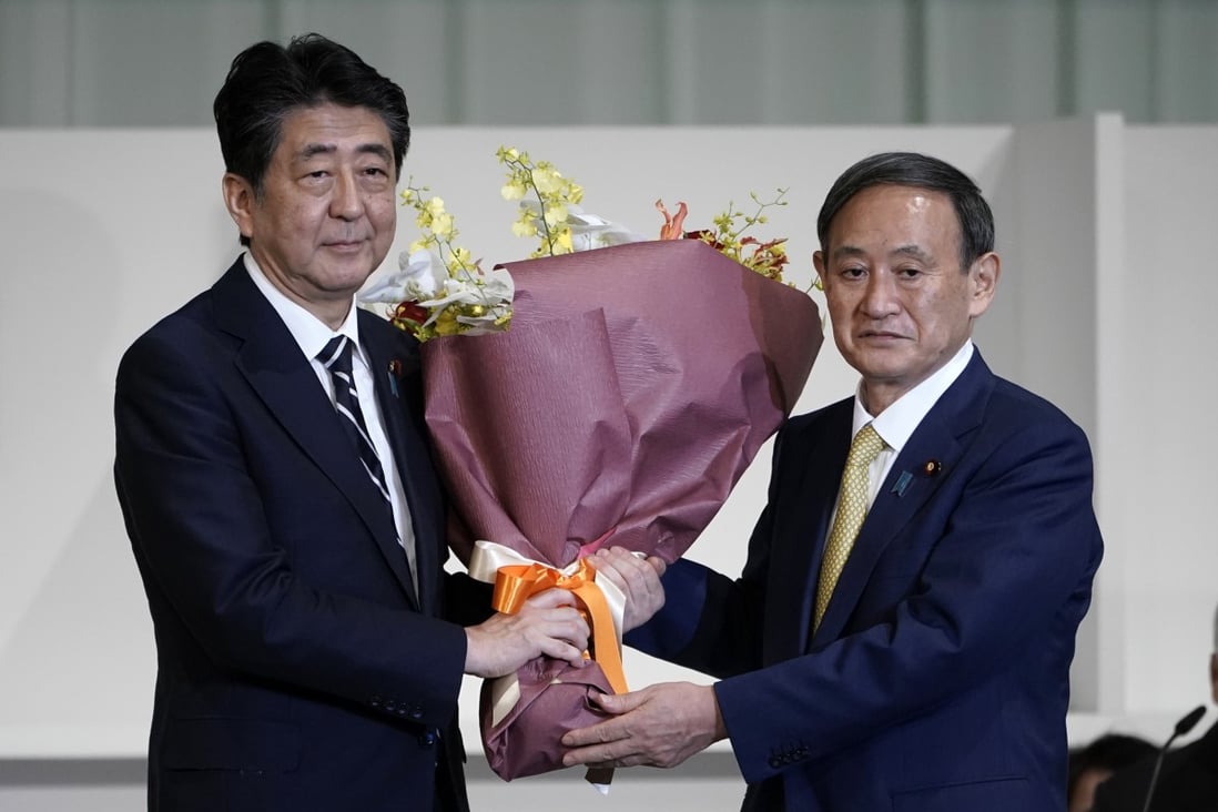 Shinzo Abe (left), Japan’s former prime minister, with his successor Prime Minister Yoshihide Suga. Photo: AP
