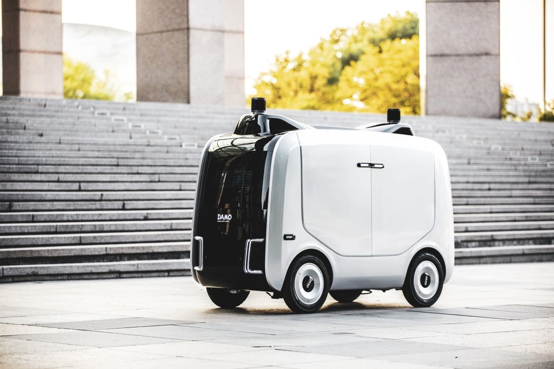Alibaba Cloud unveiled its autonomous logistics robot Xiaomanlv for last-mile deliveries at its annual Apsara conference, September 17, 2020. Photo: Handout