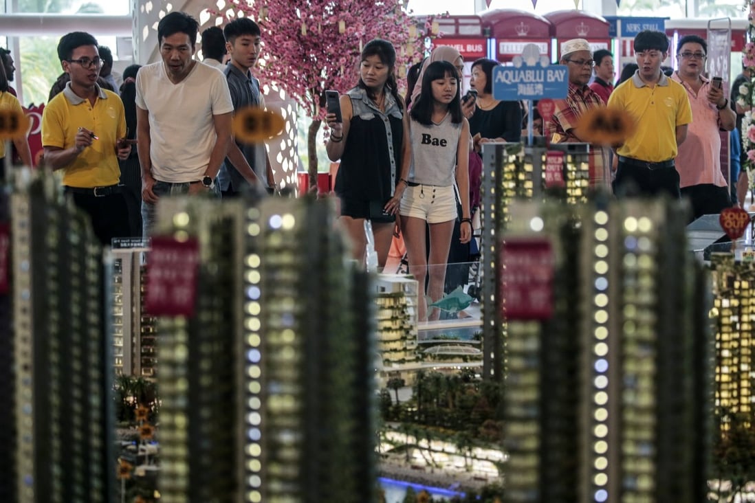 Potential investors look at a model of Country Garden’s massive Forest City development plan in the state of Johor, Malaysia, in 2018. Photo: EPA-EFE