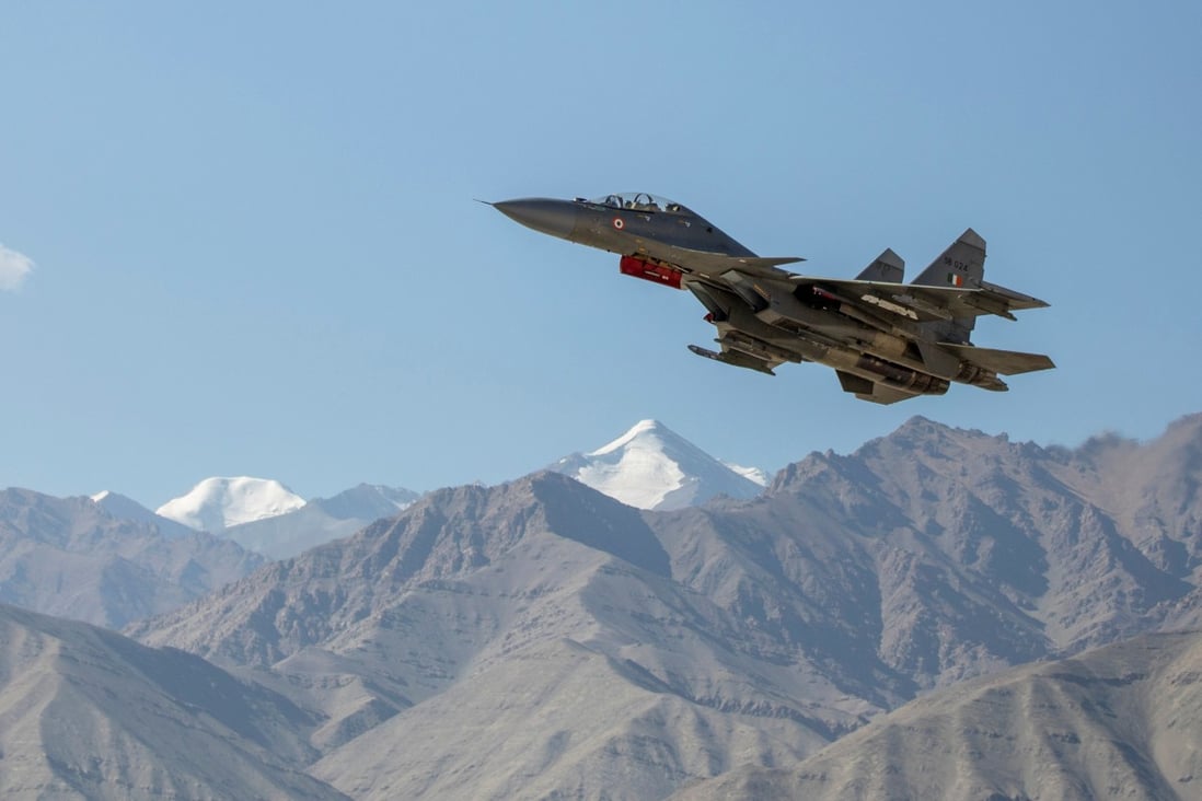 An Indian fighter plane flies over a mountain range in Leh, in the Ladakh region, on September 15. Photo: Reuters