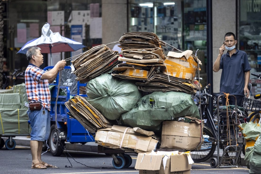 An elderly man loads a cart at a market in Guangzhou in China’s Guangdong province on June 10. Those aged 65 or over are projected to make up 14 per cent of the Chinese population by 2022. Photo: EPA-EFE
