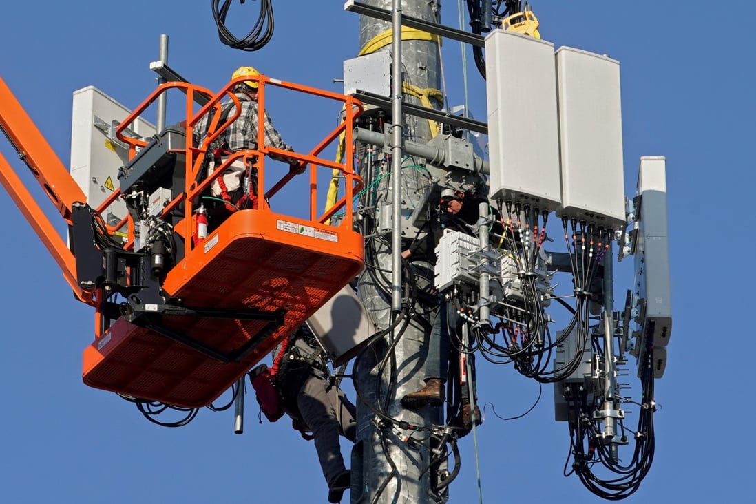 A crew from Verizon installs 5G telecommunications equipment on a tower in Orem, Utah, on December 3, 2019. Conspiracy theories around the health effects of 5G frequencies have inspired fear among some people despite the lack of evidence those effects exist. Photo: Reuters