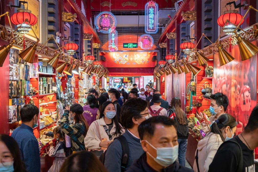 Shoppers browsing in souvenir shops crowd a path in Beijing on October 4. A significant rebound in domestic travel over the Golden Week holiday is fuelling optimism that consumers are starting to spend again after the pandemic-induced slump. Photo: Bloomberg