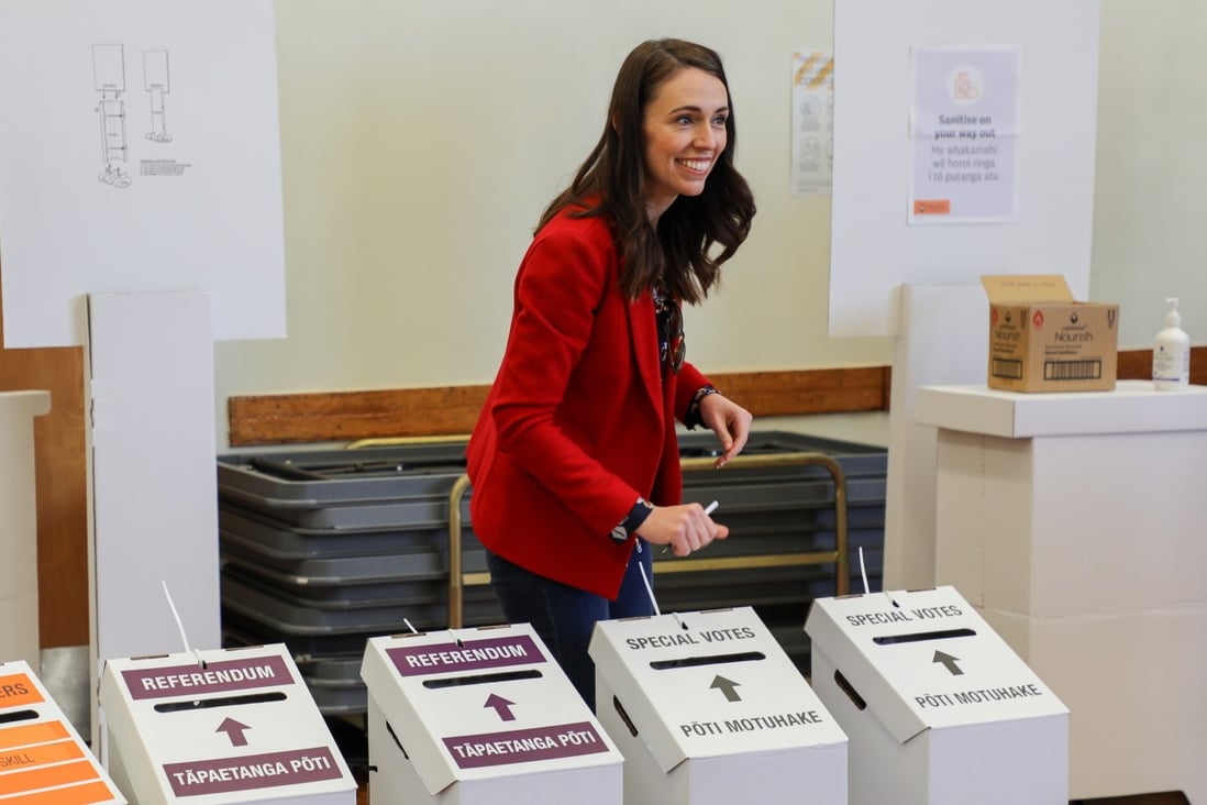 New Zealand Prime Minister Jacinda Ardern casts her vote at a polling station in Auckland on October 3. Photo: Xinhua