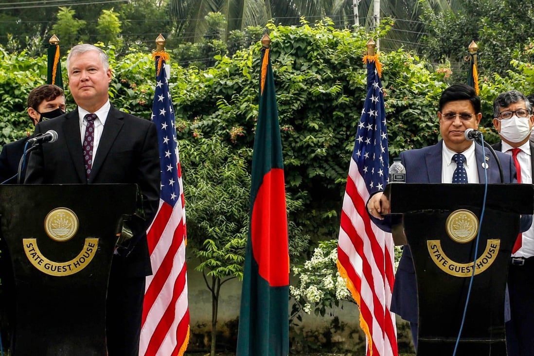 US Deputy Secretary of State Stephen Biegun, left, and Bangladesh‘s Foreign Minister AK Abdul Momen at a press conference in Dhaka on Thursday. Photo: AFP