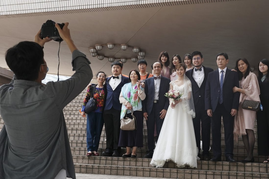 A couple poses for wedding photos with friends and relatives in Hong Kong. Photo: Felix Wong