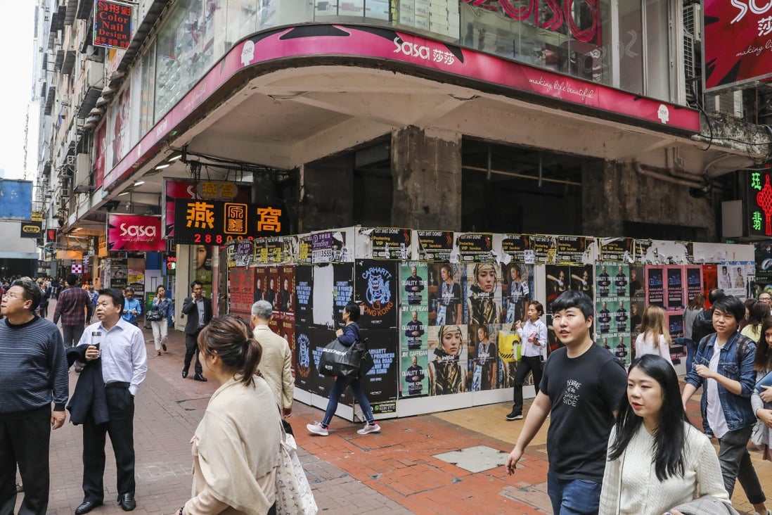 Retail shops sit empty in the shopping heart of Causeway Bay. Photo: Dickson Lee