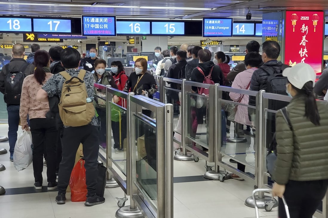 People queue to cross into Hong Kong at Lo Wu in Shenzhen on February 3, with all but two border crossings due to be closed on the day in view of a coronavirus disease outbreak on the mainland. Photo: Edmond So