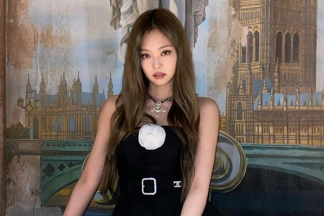 Blackpink S Jennie Is The Face Of Chanel For A Reason She S A Luxury Queen Used To Nice Things And Not Afraid To Spend Her Millions On Beautiful Clothes And Her Dogs