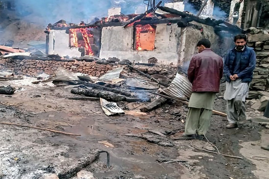 Residents stand beside a burning house following cross-border shelling between Pakistani and Indian forces in Tehjain village in Neelum valley of Pakistan-administered Kashmir. Photo: AFP