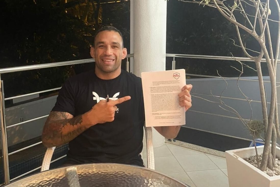 Fabricio Werdum signs his PFL contract. Photo: handout