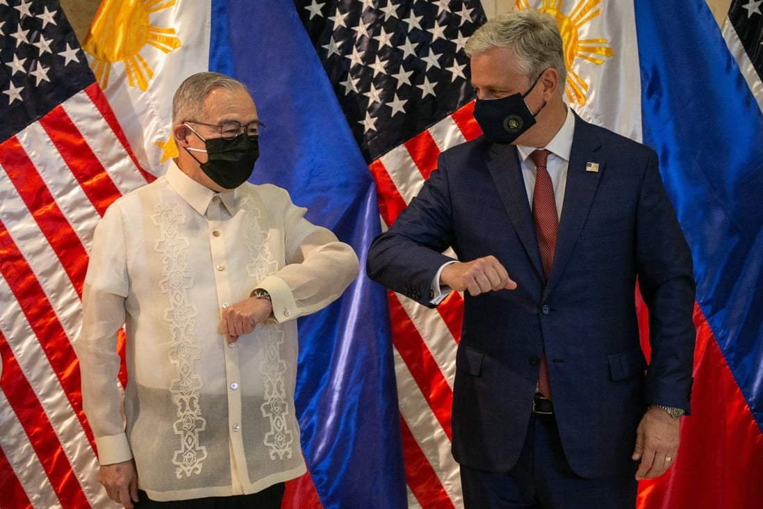 US National Security Adviser Robert O'Brien, right and Philippine Secretary of Foreign Affairs Teodoro Locsin Jnr bump elbows after a ceremony for the delivery of defence equipment held in Pasay City, the Philippines, earlier this month. Photo: EPA