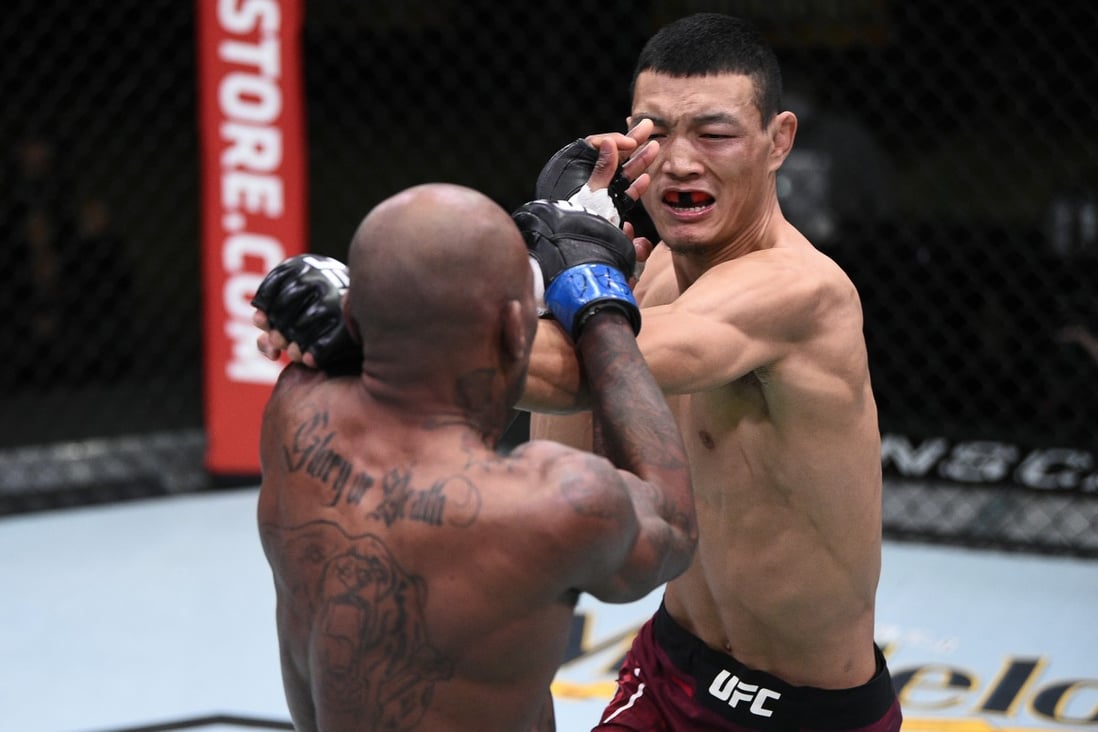 China’s Su Mudaerji catches Canadian Malcolm Gordon with a left in their flyweight bout in UFC Fight Night at UFC APEX. Photos: Chris Unger/Zuffa LLC)