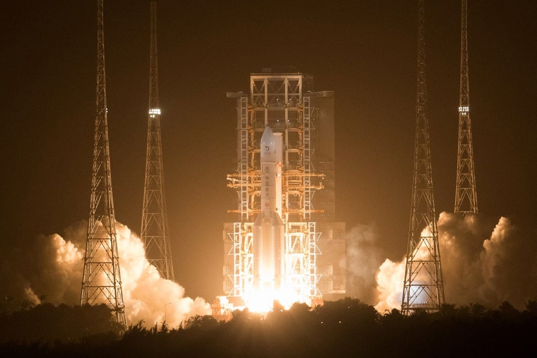 A rocket carrying the Chang’e 5 spacecraft blasts off from southern China’s Hainan province on Tuesday. Photo: Xinhua
