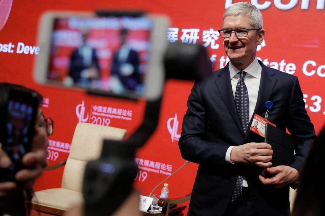 Chinese President Xi Jinping spoke this week with the Tsinghua University’s School of Economics and Management advisory board headed by Apple CEO Tim Cook, seen here at last year’s China Development forum in Beijing. Photo: Reuters