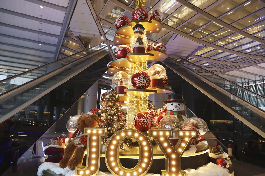 Christmas decorations at the HSBC headquarters in Hong Kong. The bank’s shareholders are hoping regulators will allow the bank to resume paying dividends, which could further boost its share price. Photo: Nora Tam