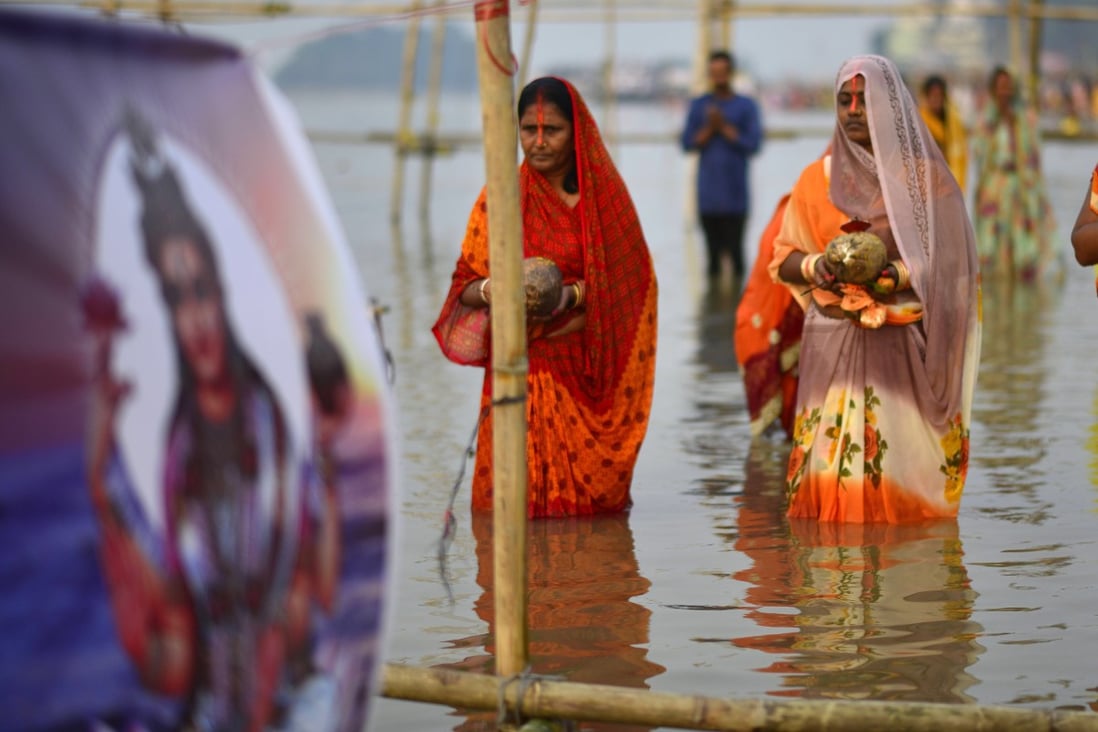 Indian Hindu devotees perform rituals at the bank of the Brahmaputra River in Guwahati, Assam India. Photo: EPA-EFE