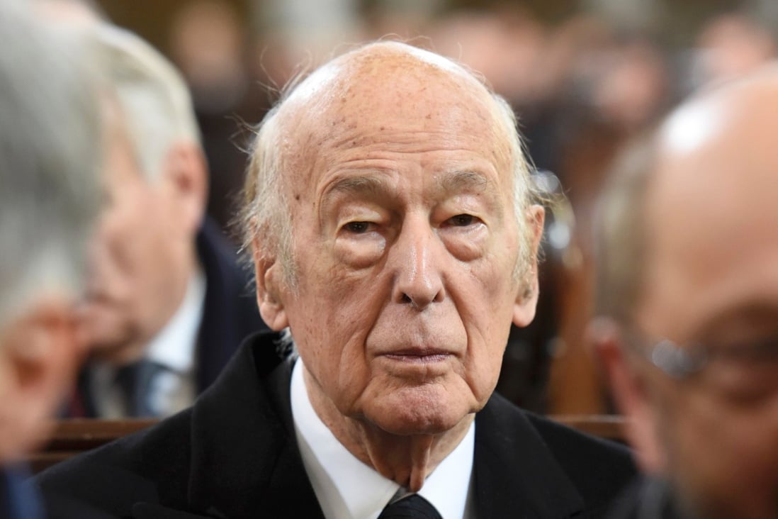 Former French President Valery Giscard d'Estaing (C) attends the funeral service for former German Chancellor Helmut Schmidt. D'Estaing who died at the age of 94. Photo: DPA