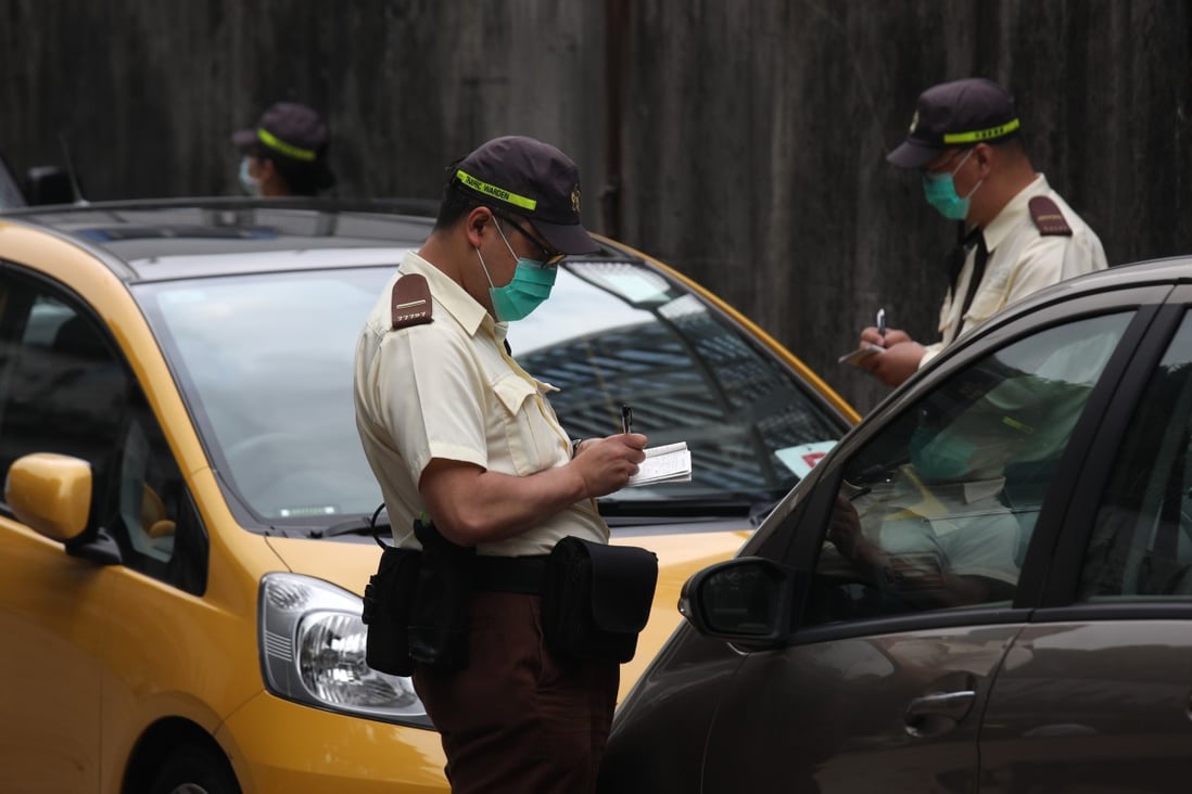 Traffic wardens issue tickets for illegal parking in Shau Kei Wan on March 27. Photo: Xiaomei Chen