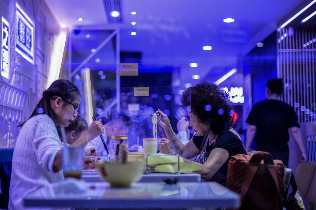 Perspex shields separate diners at a restaurant in Hong Kong on November 25, in the early days of the fourth wave of the Covid-19 pandemic in the city. Photo: AFP