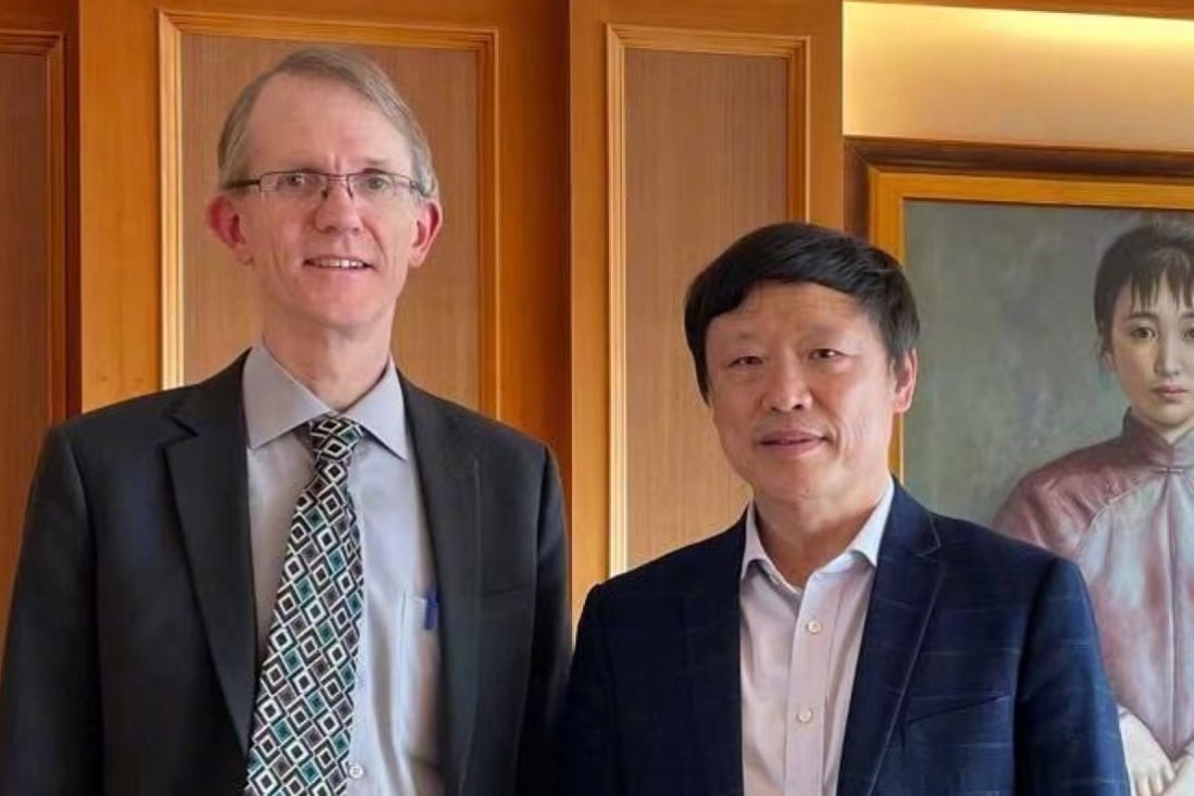 Australian ambassador to Beijing Graham Fletcher with Global Times editor Hu Xijin on Wednesday. Photo: Weibo
