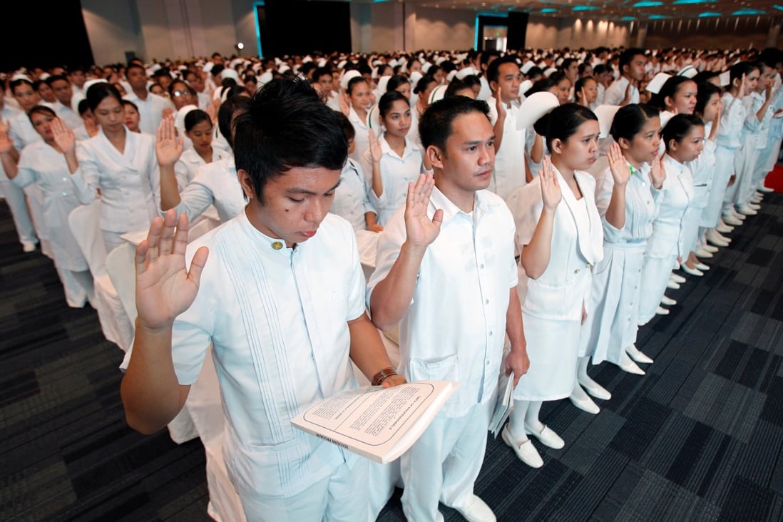 Newly graduated nurses take their oaths at a ceremony in a mall in Manila in 2010. Photo: Reuters