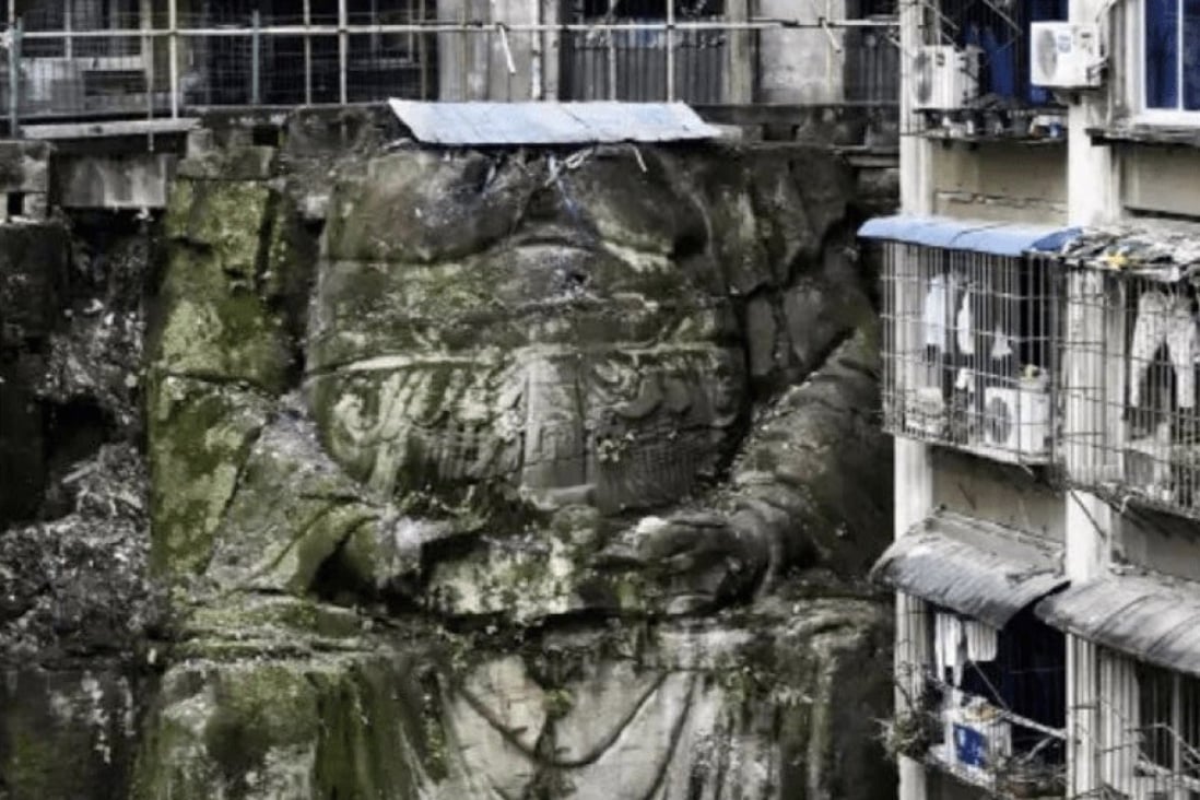 A huge, headless statue of a stone Buddha, measuring 9m high, has been discovered amid a residential complex in Chongqing, China. Photo: Daidu