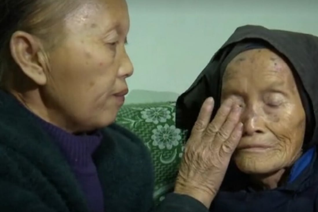 Last month, 40 years after being abducted, Dezliangz (left), a widow in Henan, central China, was reunited with her elderly parents 1,800km away in southwest China, thanks to the efforts of her own daughter, and to social media. Photo: Huang Defeng