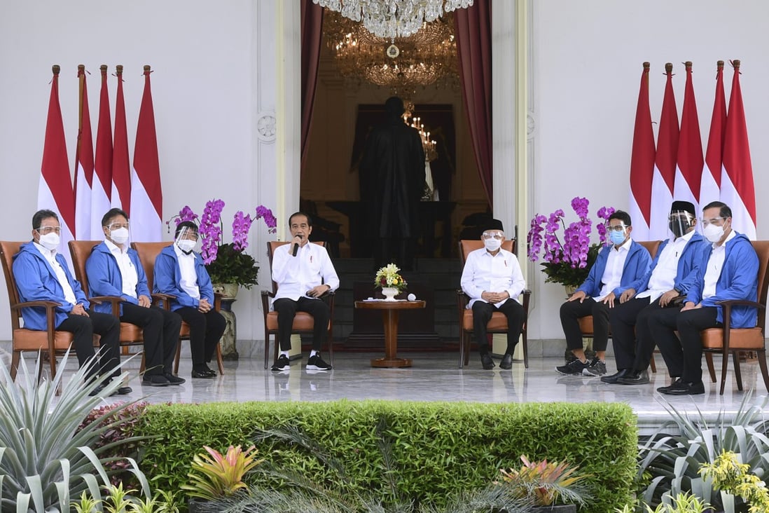 Indonesian President Joko Widodo (centre left) and his deputy Ma'ruf Amin (centre right) introduce his newly appointed cabinet ministers on Tuesday. Photo: AP