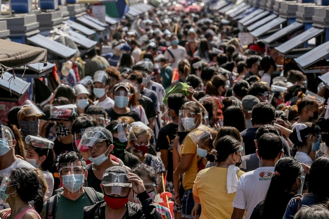 Shoppers were out in force in Manila on Christmas Eve despite the threat of coronavirus transmission. Photo: AFP