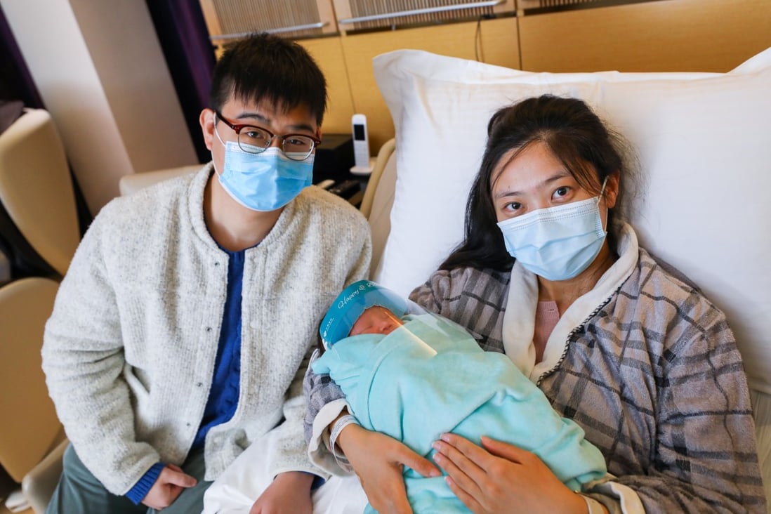 Tony and Marina Mu pose with their newborn Mia, the first girl born in Hong Kong in 2021. Photo: Dickson Lee