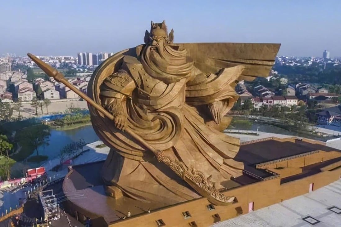 Made of bronze, the mammoth statue of Guan Yu stands 58 metres tall and weighs close to 1,200 tonnes. Photo: Weibo