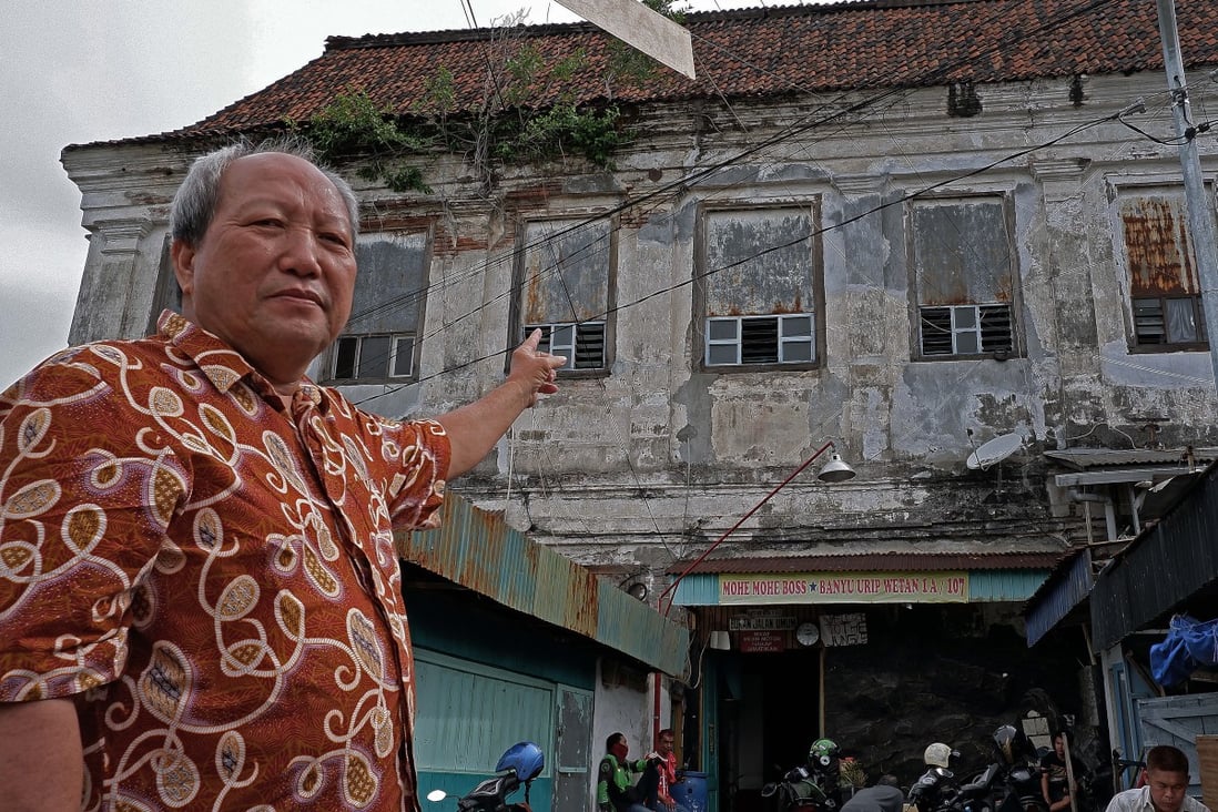 Sutikno Djiyanto is the caretaker of a mansion in Surabaya, Indonesia, that once sheltered ethnic Chinese people from war and violent rebellion, and is now a melting pot of the country’s different races where families live virtually rent-free among rats and cockroaches. Photo: Witness News/Lukman Abdul Rozaq
