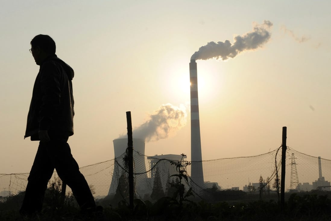 Smoke billows from chimneys at a coal-fired power station in Hefei, Anhui province. Photo: Reuters
