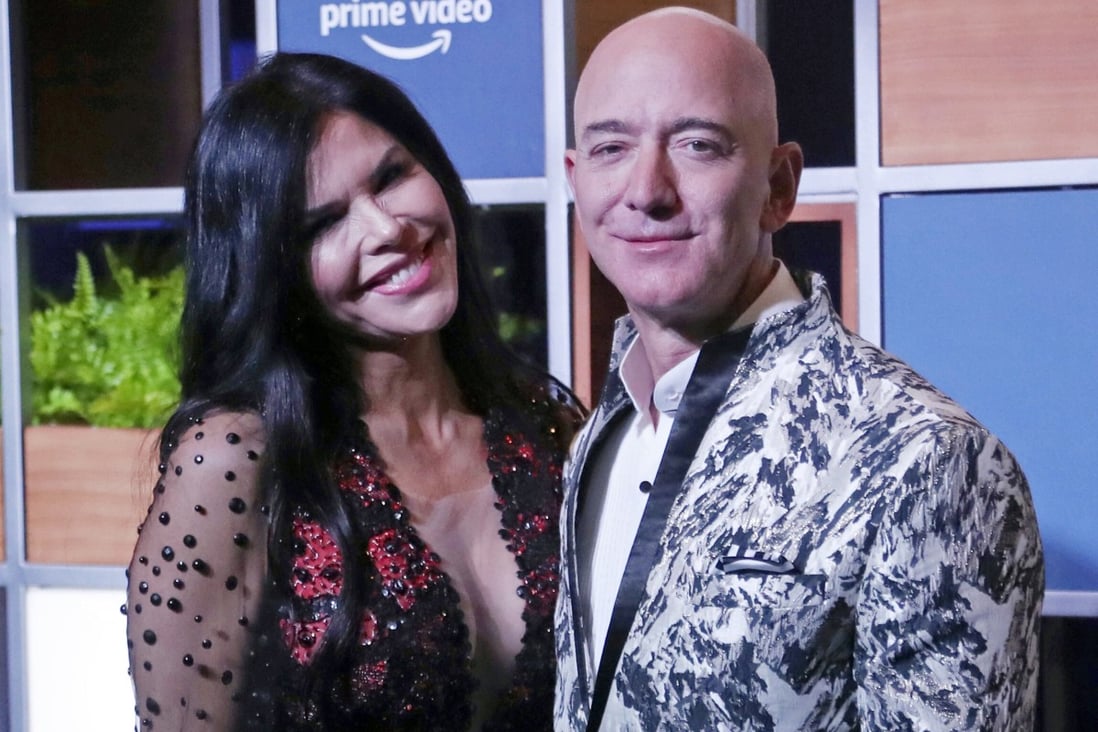 Amazon CEO Jeff Bezos and his girlfriend Lauren Sánchez haven’t had the easiest ride since they began dating, but seem to know how to enjoy life regardless. Photo: AP
