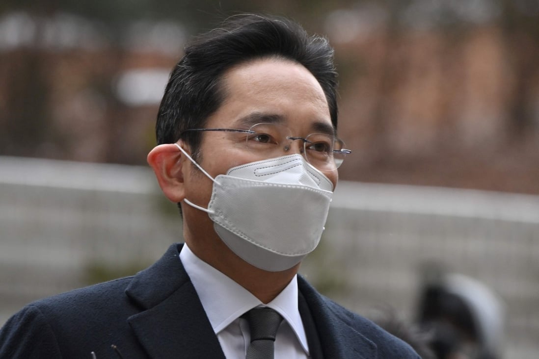 Samsung Electronics vice-chairman Lee Jae-yong arrives at the Seoul High Court for sentencing, after prosecutors requested a nine-year prison term during a retrial of his bribery charges. Photo: AP